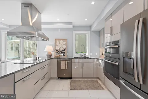 $1,200,000 | 869 Corinthian Avenue, Unit 3, Philadelphia, PA 19130