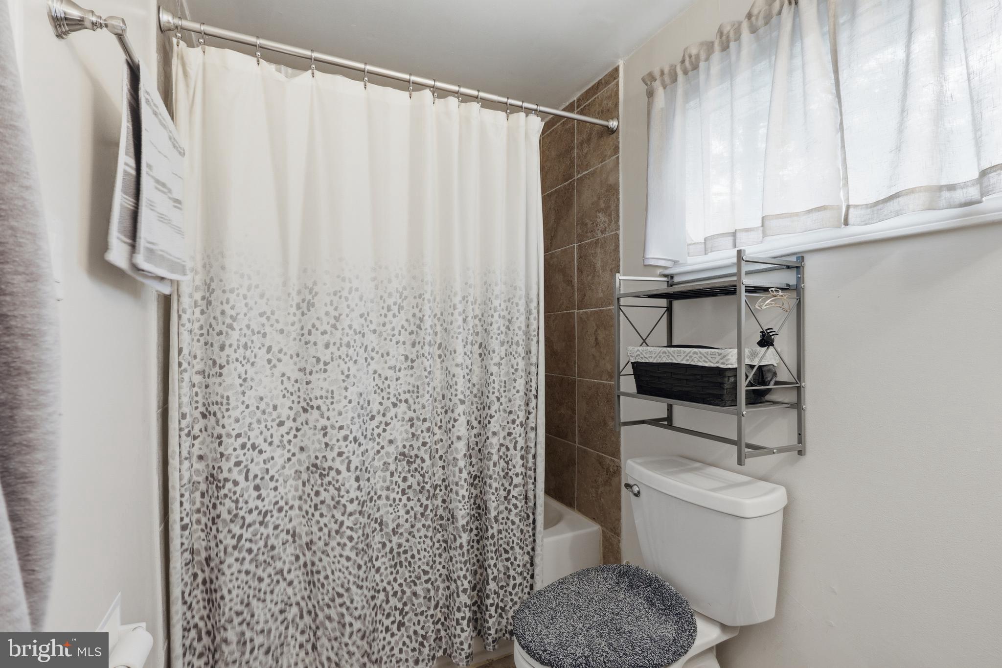 112 North Kennedy Road Sterling, VA 20164 - Photo 25 of 39 a bathroom with a toilet and a shower