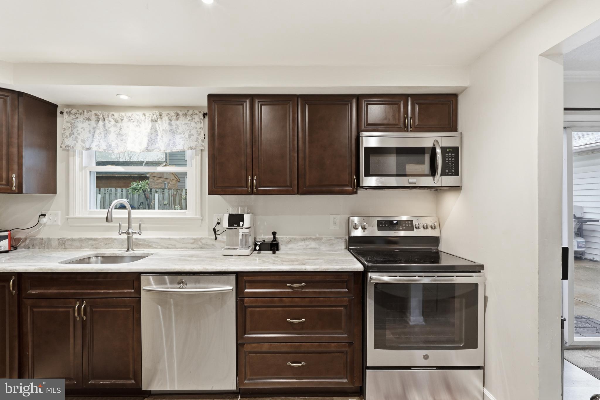 112 North Kennedy Road Sterling, VA 20164 - Photo 8 of 39 a kitchen with a sink stove and microwave