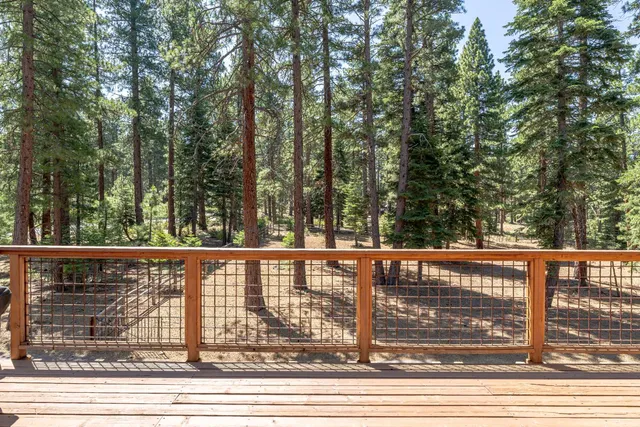 $1,274,999 | 10854 Royal Crest Drive, Truckee, CA 96161