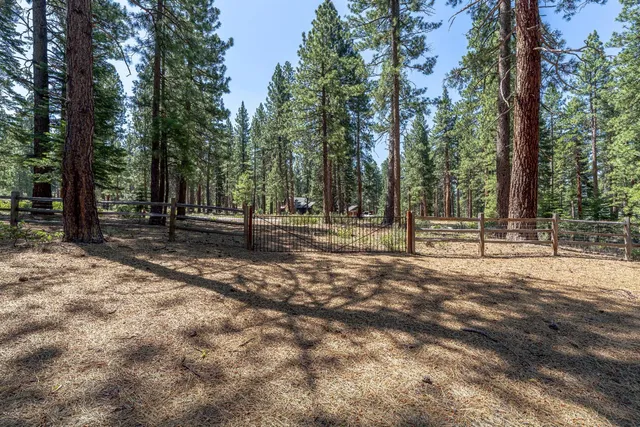 $1,274,999 | 10854 Royal Crest Drive, Truckee, CA 96161