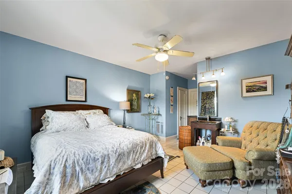 $385,000 | 538 North Main Street, Unit 305 308, Hendersonville, NC 28792