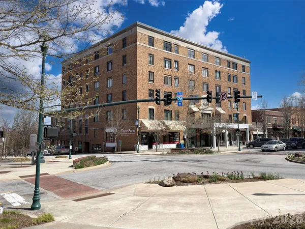 $385,000 | 538 North Main Street, Unit 305 308, Hendersonville, NC 28792