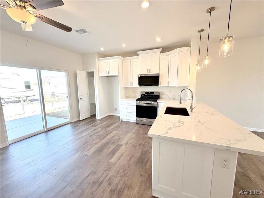 1671 Emerald Road Bullhead City, AZ 86442 - Photo 11 of 39 Kitchen