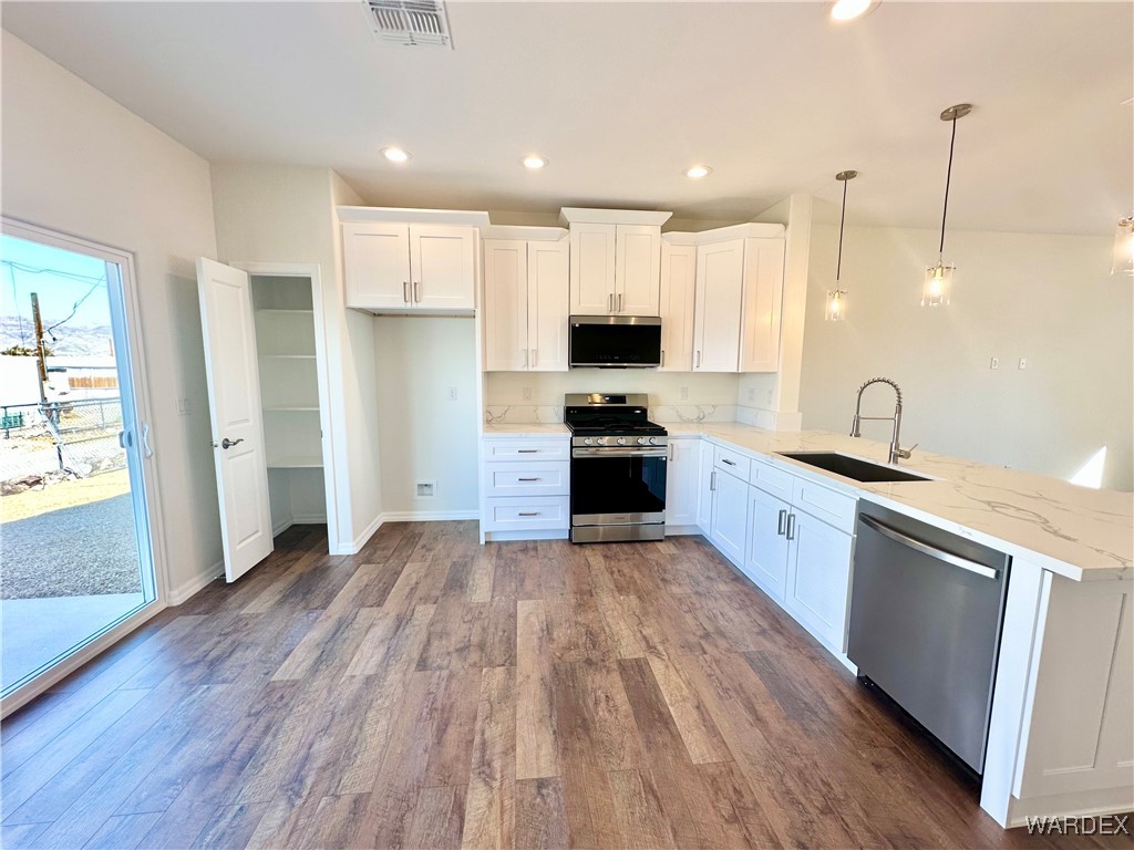 1671 Emerald Road Bullhead City, AZ 86442 - Photo 12 of 39 Kitchen