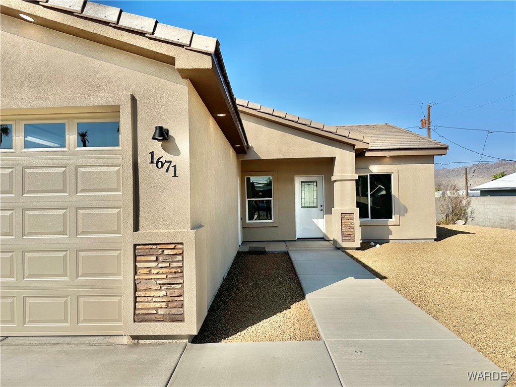 1671 Emerald Road Bullhead City, AZ 86442 - Photo 3 of 39 Entry