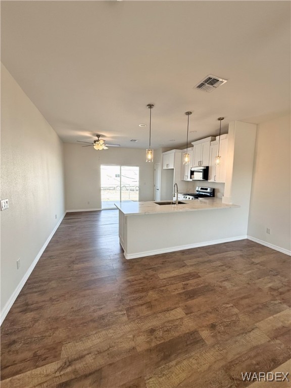 1671 Emerald Road Bullhead City, AZ 86442 - Photo 6 of 39 Living Room