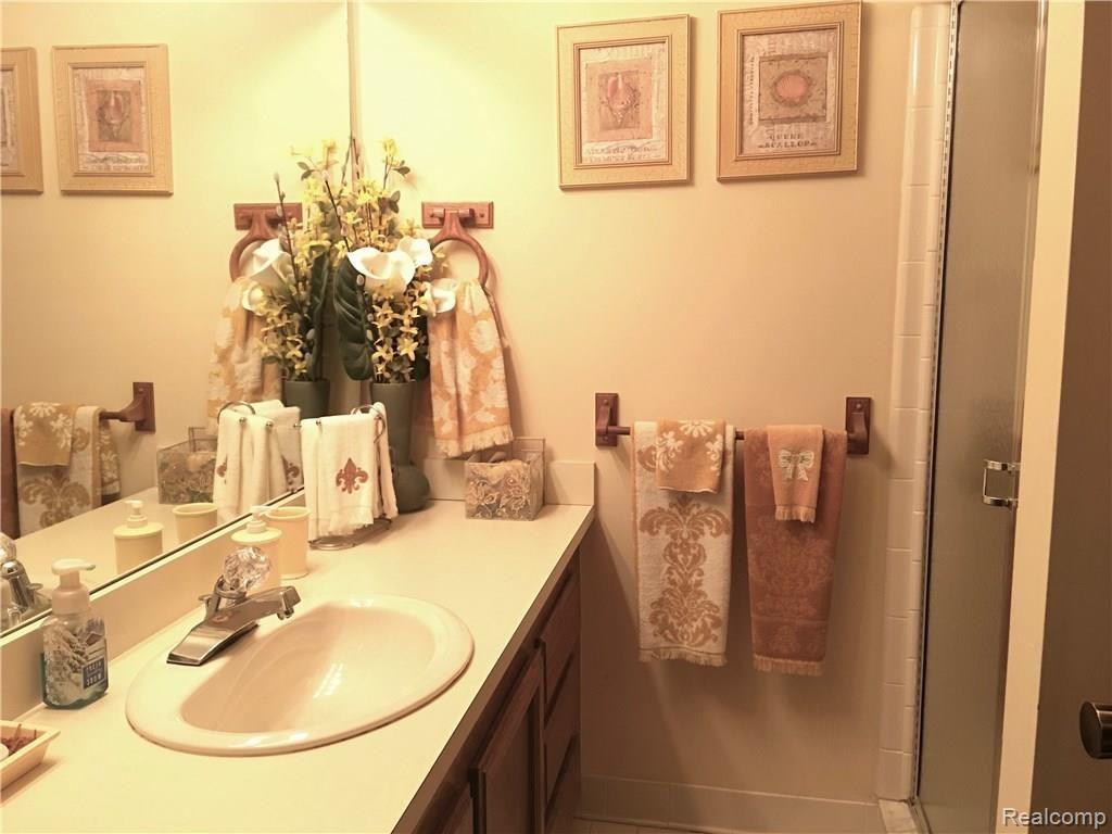 232 Meadow Ln Circle Rochester Hills, MI 48307 - Photo 12 of 20