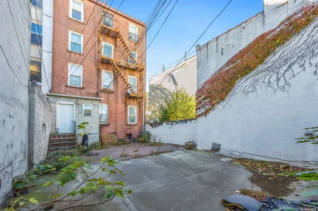 $4,200,000 | 565 Union Street, Unit 1 | Gowanus