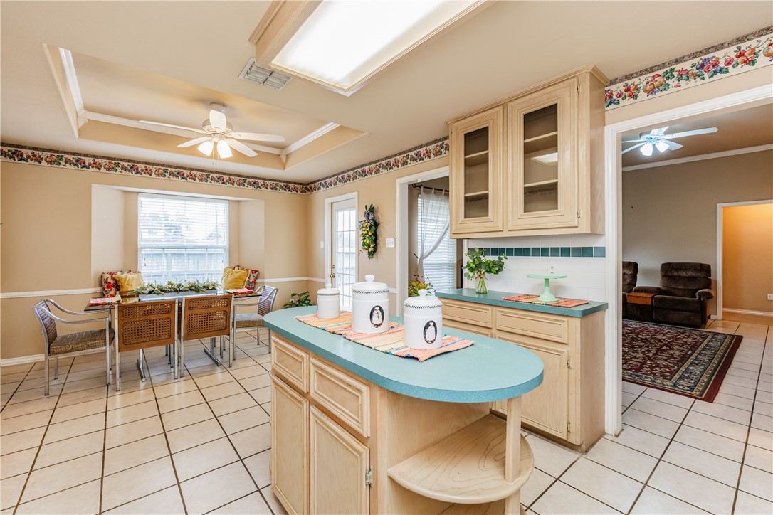 7306 Sun Valley Drive Corpus Christi, TX 78413 - Photo 12 of 40 a kitchen with a sink and chairs