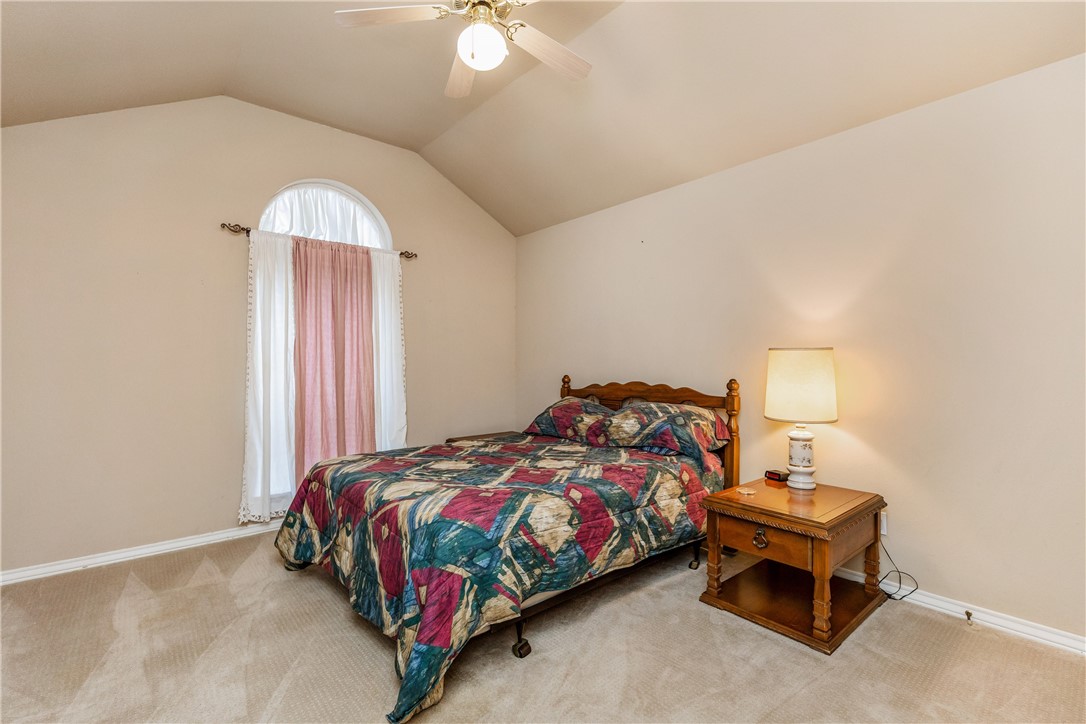 7306 Sun Valley Drive Corpus Christi, TX 78413 - Photo 28 of 40 a bedroom with a bed and a lamp