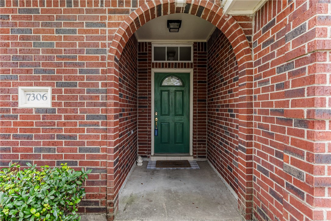 7306 Sun Valley Drive Corpus Christi, TX 78413 - Photo 3 of 40 a view of a brick wall