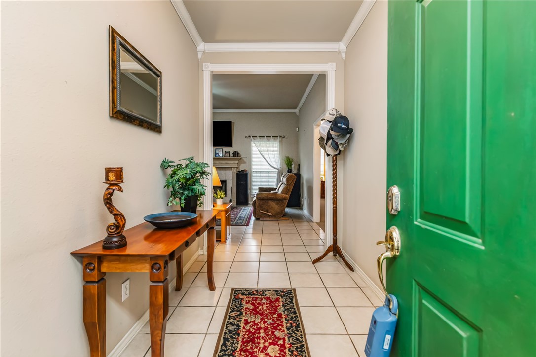7306 Sun Valley Drive Corpus Christi, TX 78413 - Photo 4 of 40 a view of a entryway with furniture