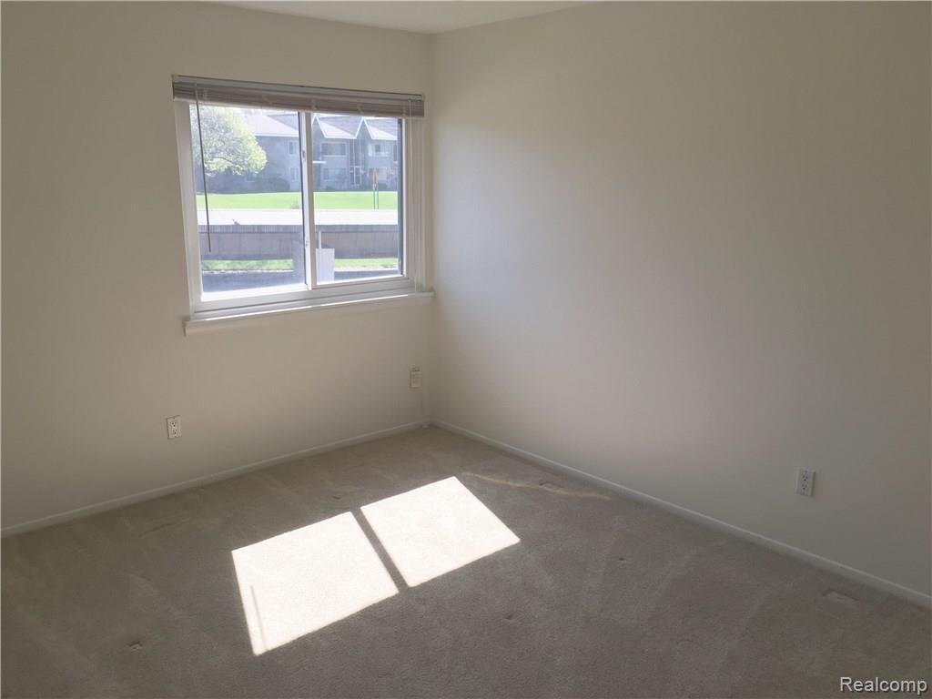 1962 Klingensmith Road, Unit 20B Bloomfield Hills, MI 48302 - Photo 16 of 21
