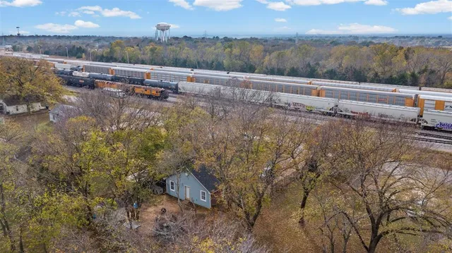 $220,000 | 2002 Northeast Main Street, Ennis, TX 75119