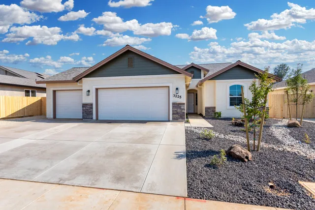 $562,800 | 3225 Lower Lane, Redding, CA 96002