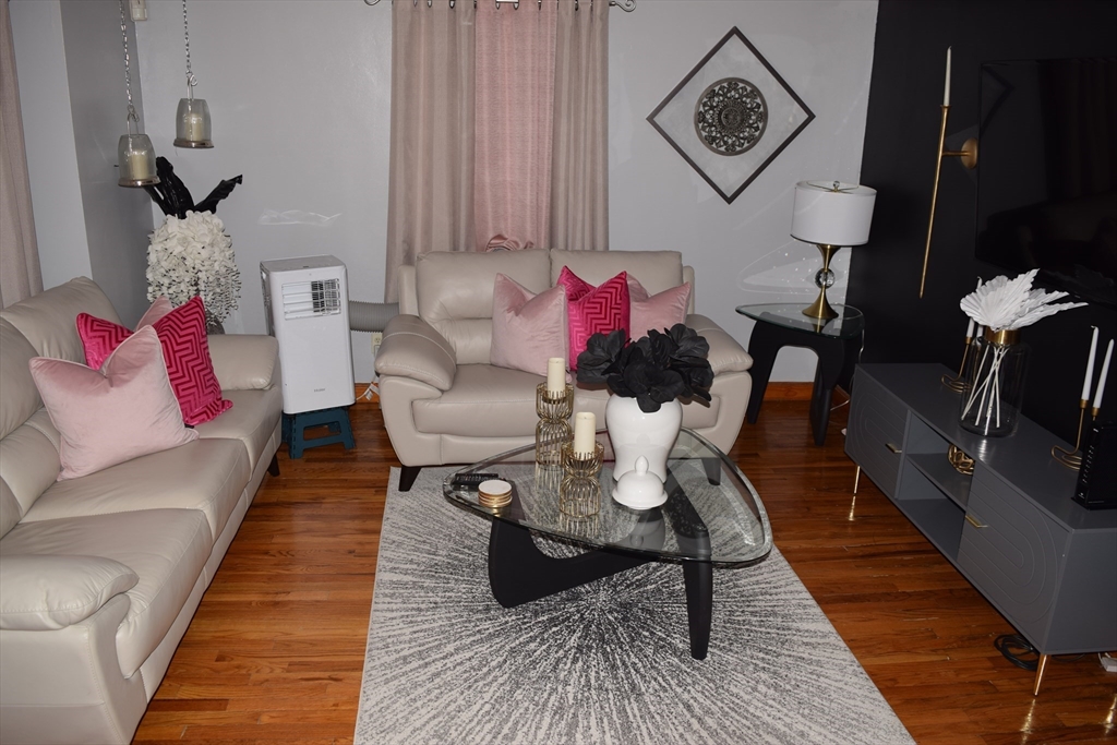 43 Barton Street Springfield, MA 01104 - Photo 5 of 25