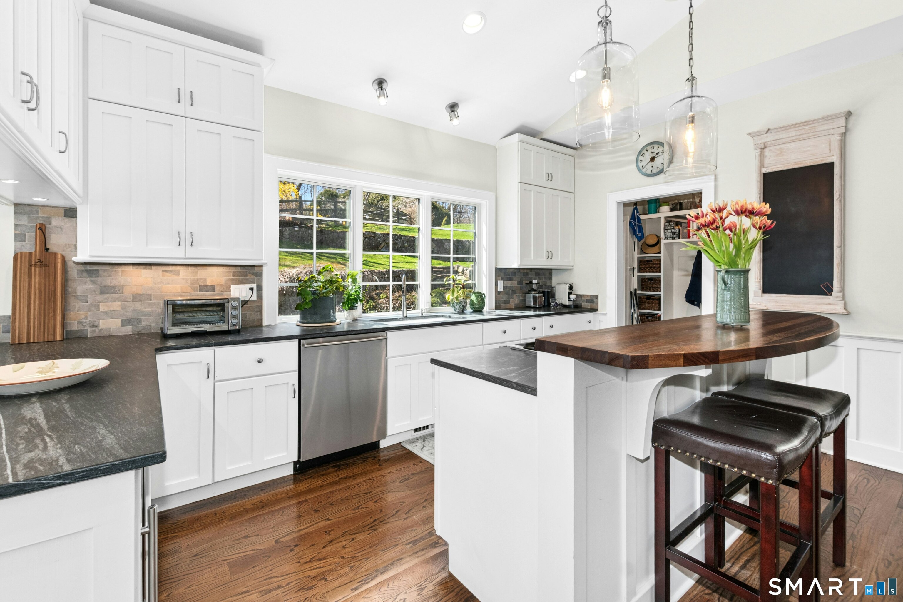 9 Dancing Bear Road Norwalk, CT 06853 - Photo 11 of 39