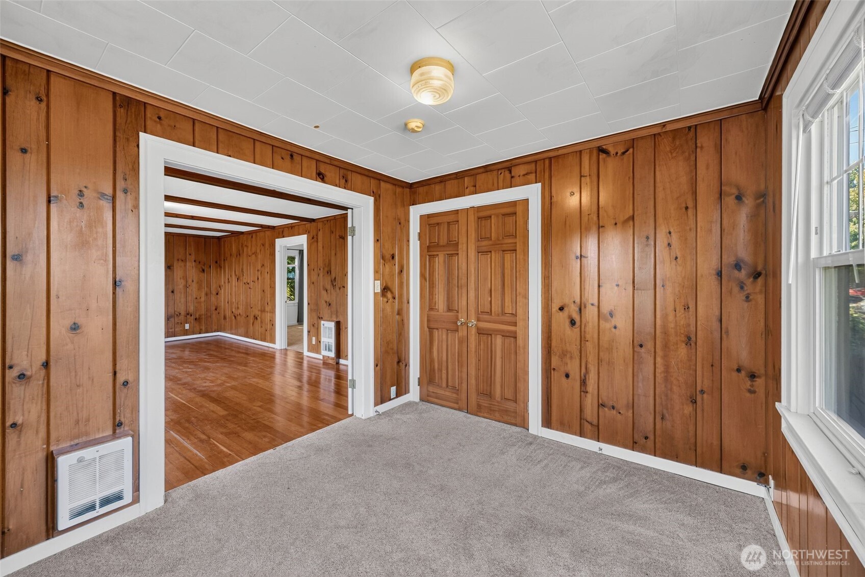 4417 Seahurst Avenue Everett, WA 98203 - Photo 9 of 30