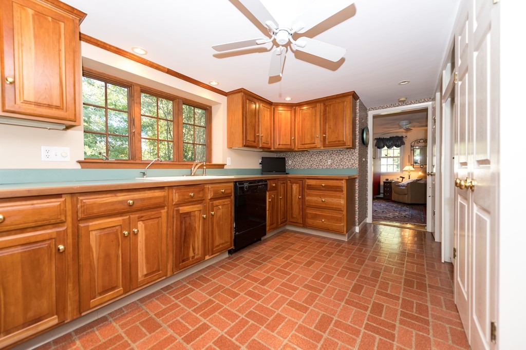 146 First Parish Road Scituate, MA 02066 - Photo 6 of 23