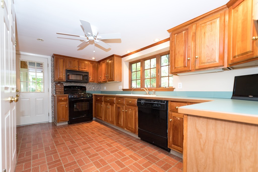 146 First Parish Road Scituate, MA 02066 - Photo 7 of 23