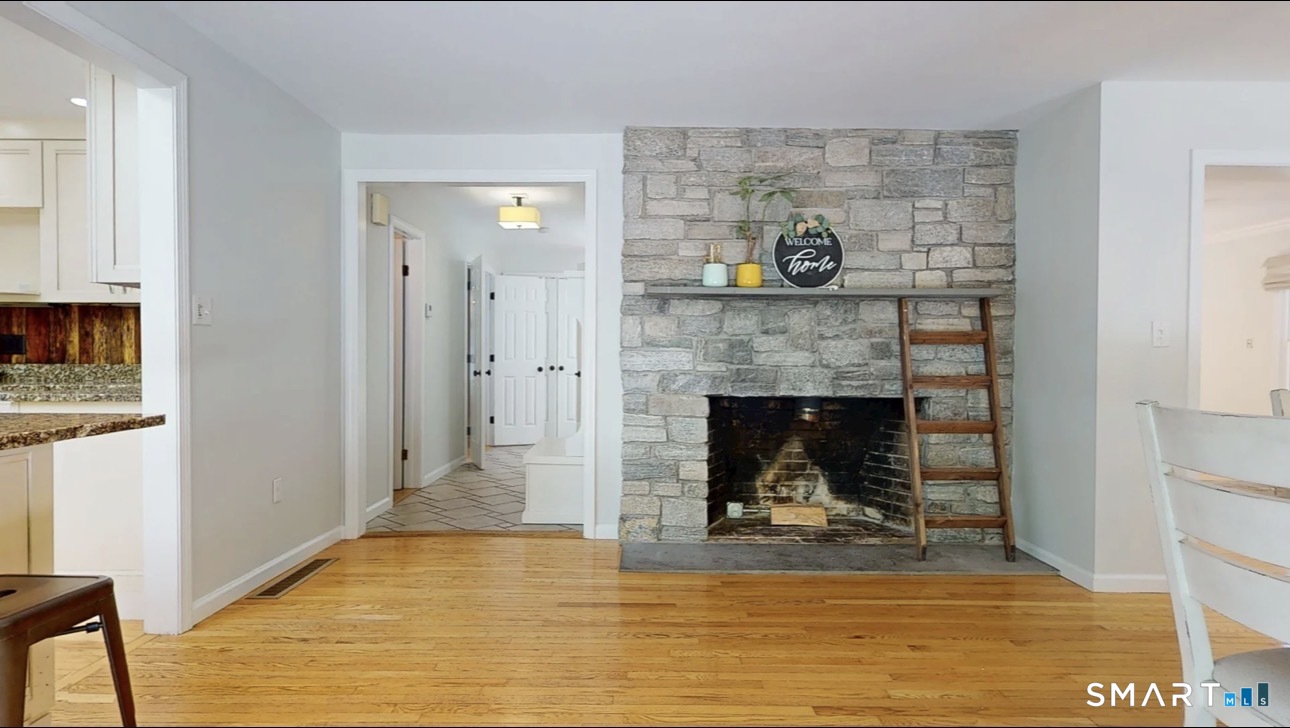 285 Wooding Hill Road Bethany, CT 06524 - Photo 9 of 33