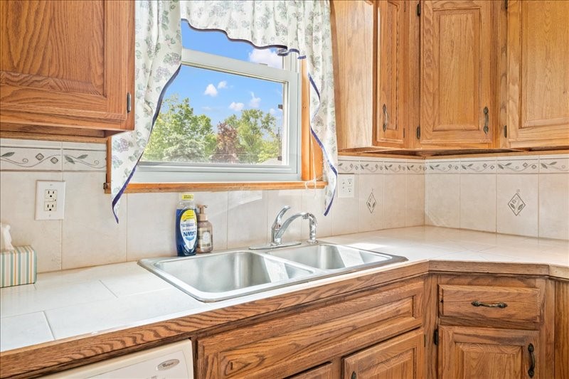 931 Westminster Road Endicott, NY 13760 - Photo 9 of 48