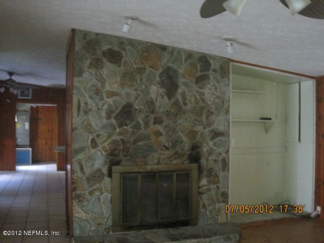 7929 Breezy Point Road East Melrose, FL 32666 - Photo 5 of 8 Fireplace