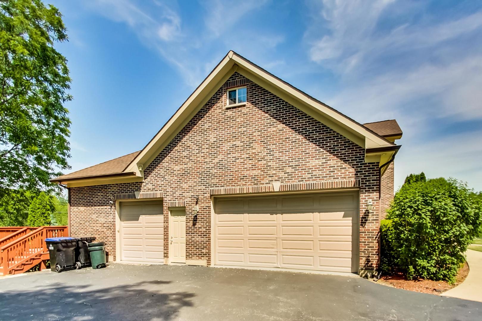 2101 Bull Ridge Drive McHenry, IL 60050 - Photo 60 of 83 a front view of a house