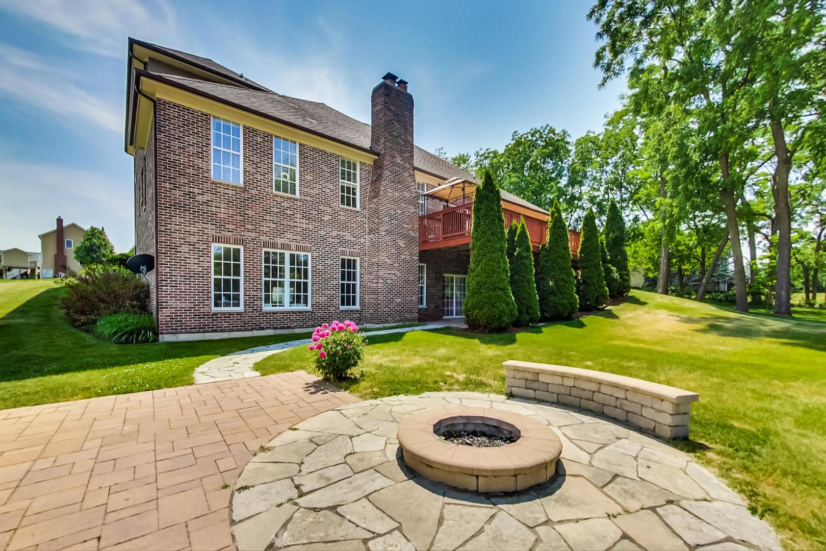 2101 Bull Ridge Drive McHenry, IL 60050 - Photo 68 of 83 a front view of a house with garden