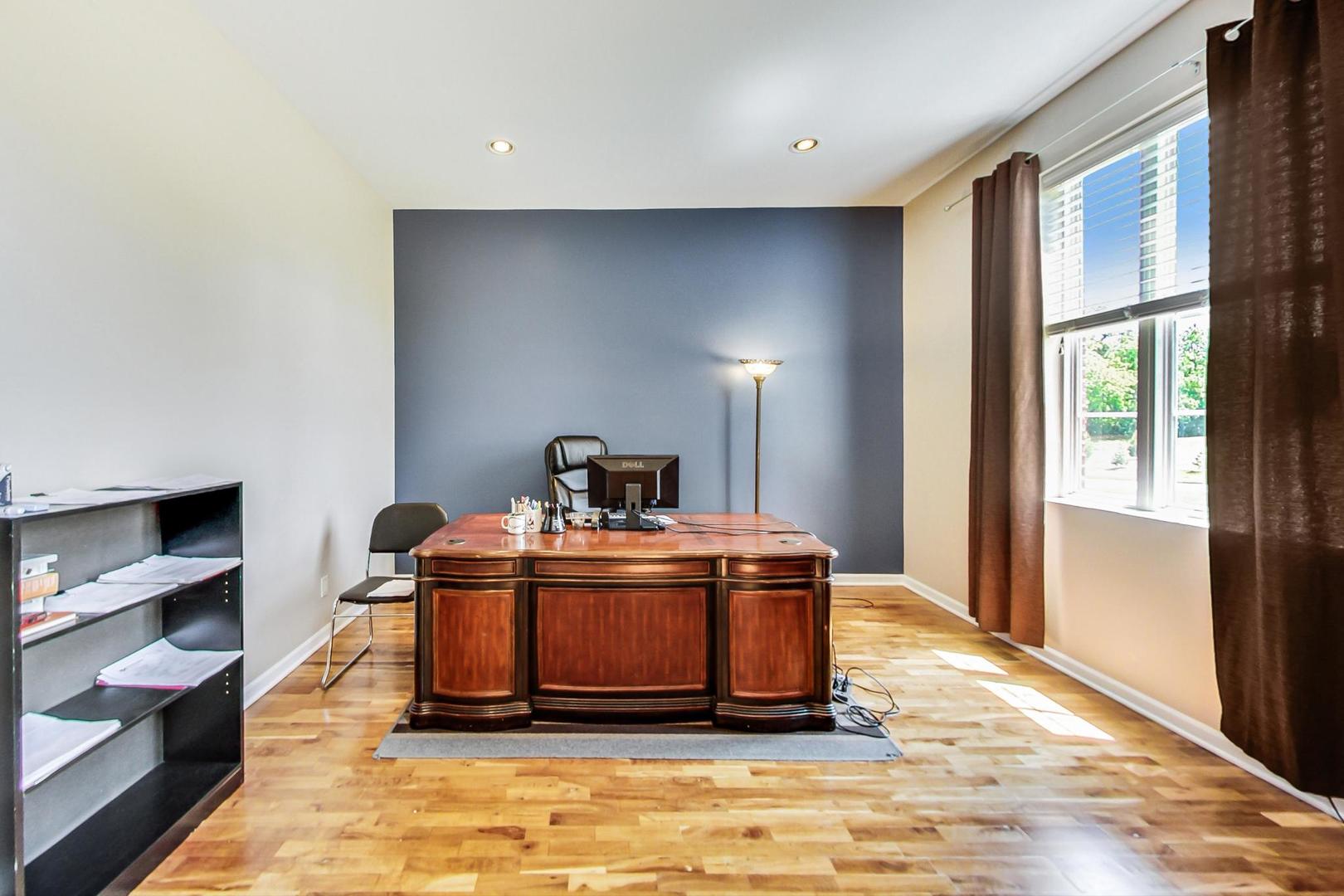 2101 Bull Ridge Drive McHenry, IL 60050 - Photo 8 of 83 a living room with hard wood floors and a window