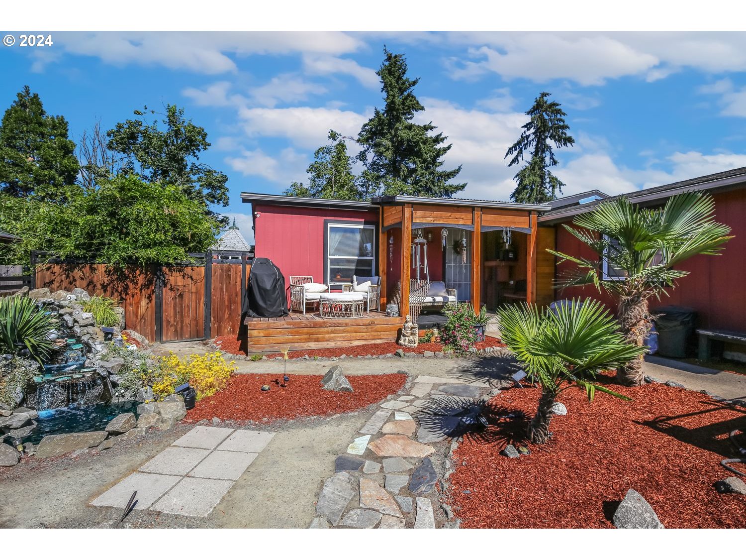 327 54th Street Springfield, OR 97478 - Photo 3 of 18 a view of a house with backyard and garden