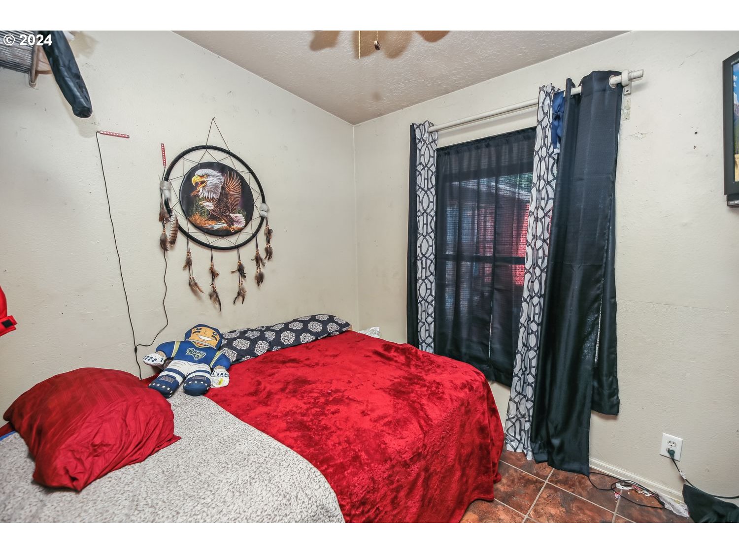 327 54th Street Springfield, OR 97478 - Photo 10 of 18 a bedroom with a bed and a closet