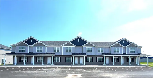 $2,050 | 200 Pacific Drive, Unit B, O'Fallon, IL 62269