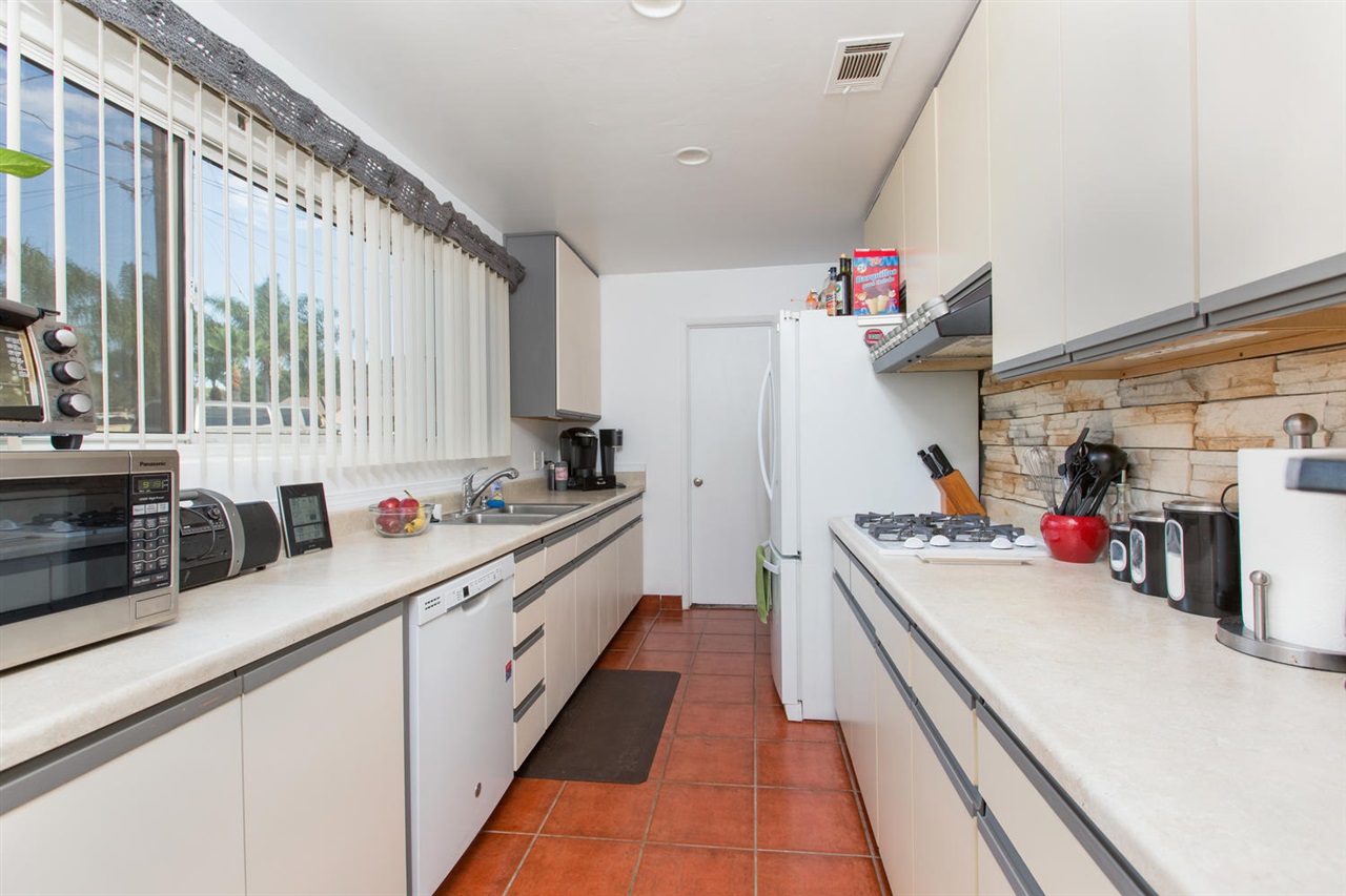 13449 Sebago Avenue Poway, CA 92064 - Photo 4 of 23 Gallery Image 4