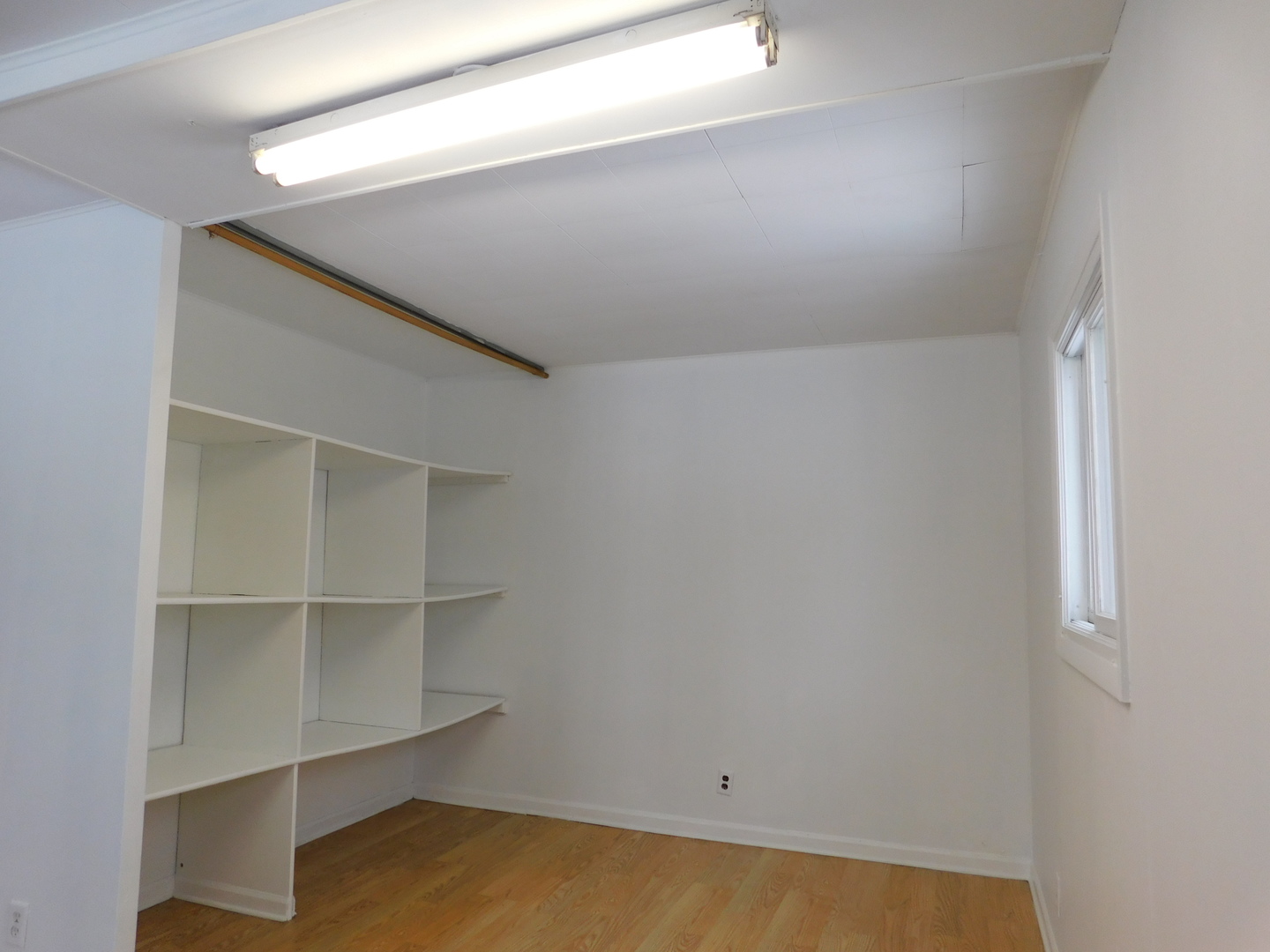 33 Hawthorne Lane Streamwood, IL 60107 - Photo 11 of 15 a view of a room with empty racks