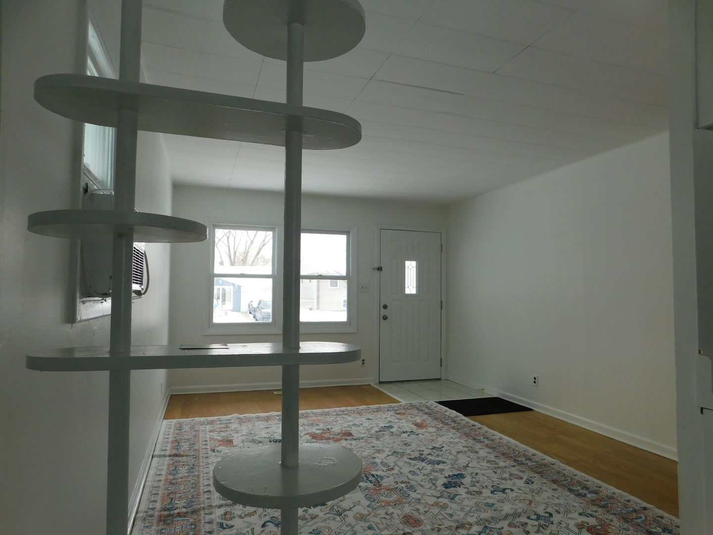 33 Hawthorne Lane Streamwood, IL 60107 - Photo 3 of 15 a view of an entryway