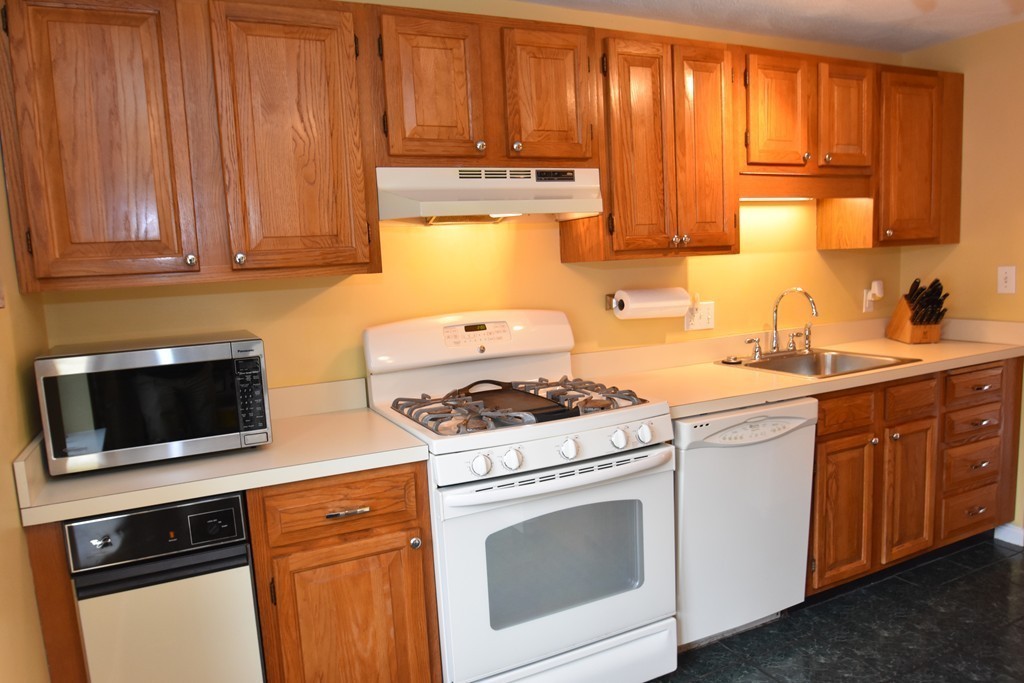 10 Oak Ridge Drive, Unit 4 Maynard, MA 01754 - Photo 4 of 16 Gallery Image 4