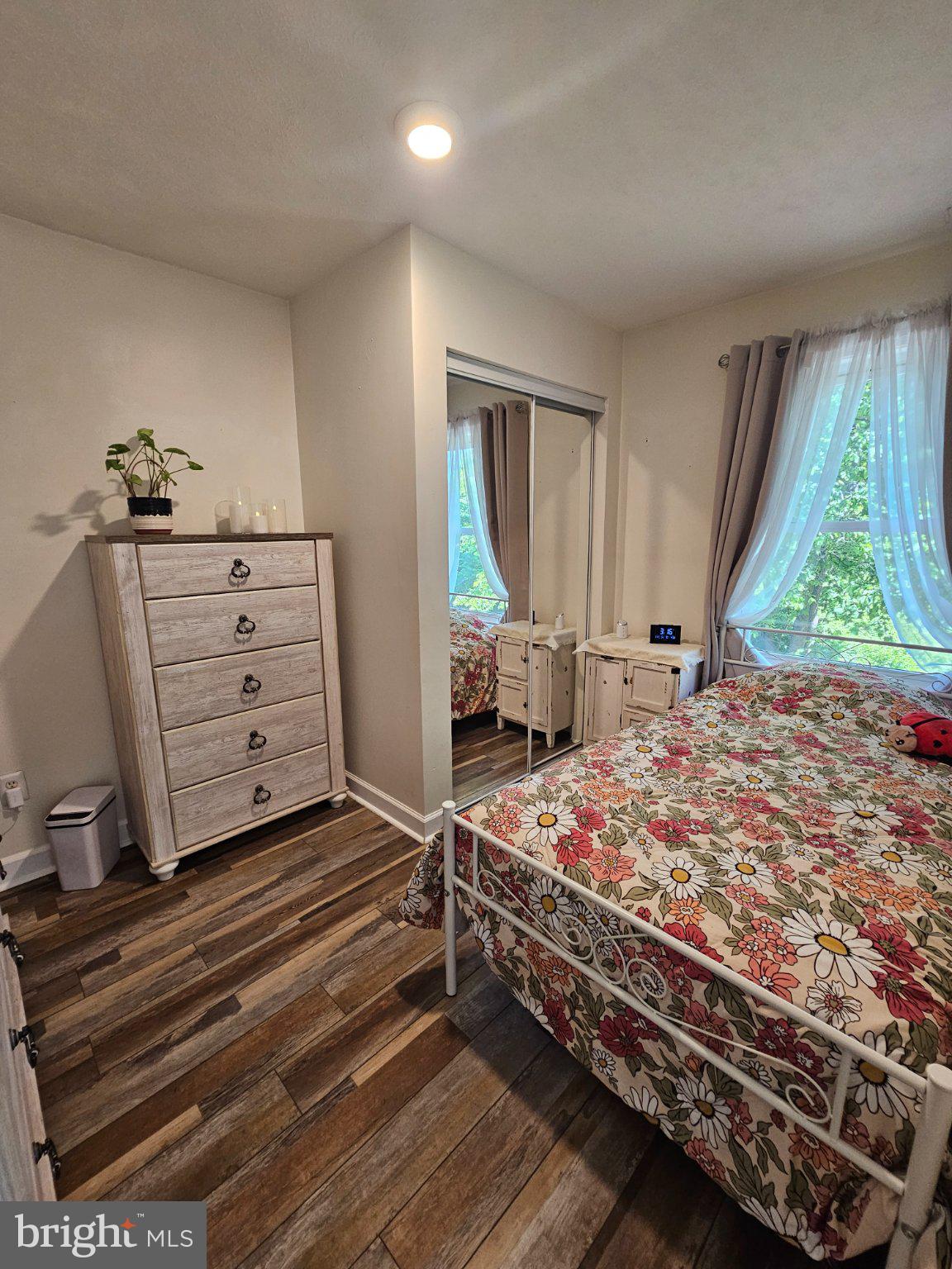32 Parnassus Road Linden, VA 22642 - Photo 27 of 50 Charming bedroom with natural light.