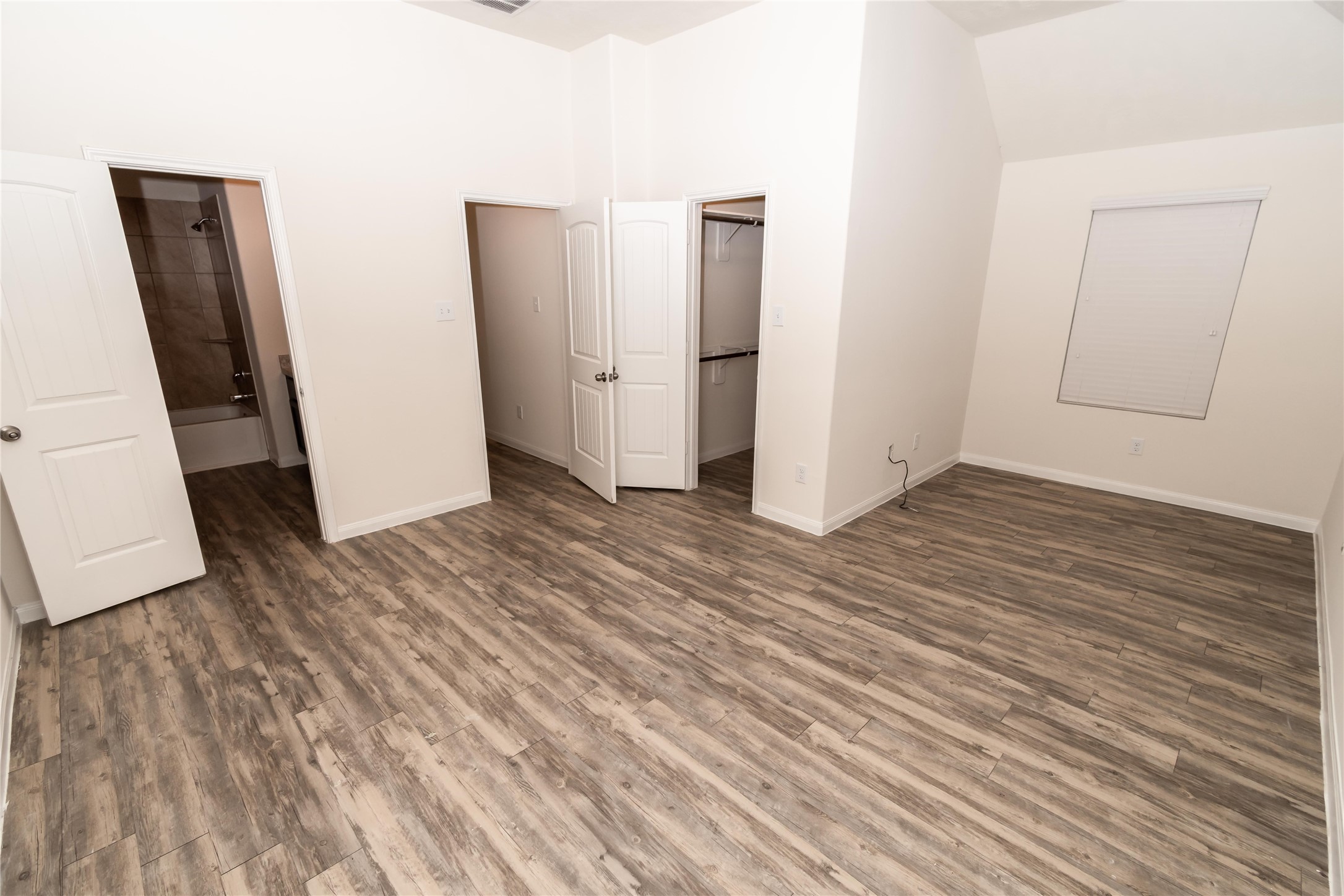 13151 Withee Path Lane Houston, TX 77048 - Photo 8 of 10 Photos may be representative of the floor plan and not the exact home. Finishes, layout, and features of the actual property for lease may vary.