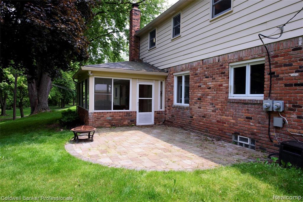 29870 Fox Grove Road Farmington, MI 48334 - Photo 30 of 35
