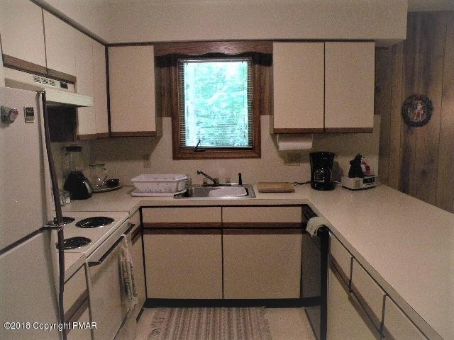 204 Elk Run Road Pocono Lake, PA 18347 - Photo 11 of 21 Kitchen