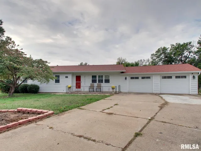$245,000 | 2130 Sunnybrook Drive East, Quincy, IL 62301