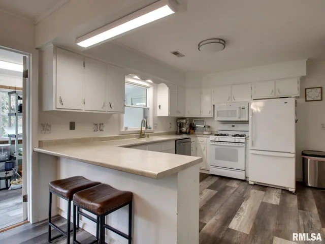 $245,000 | 2130 Sunnybrook Drive East, Quincy, IL 62301