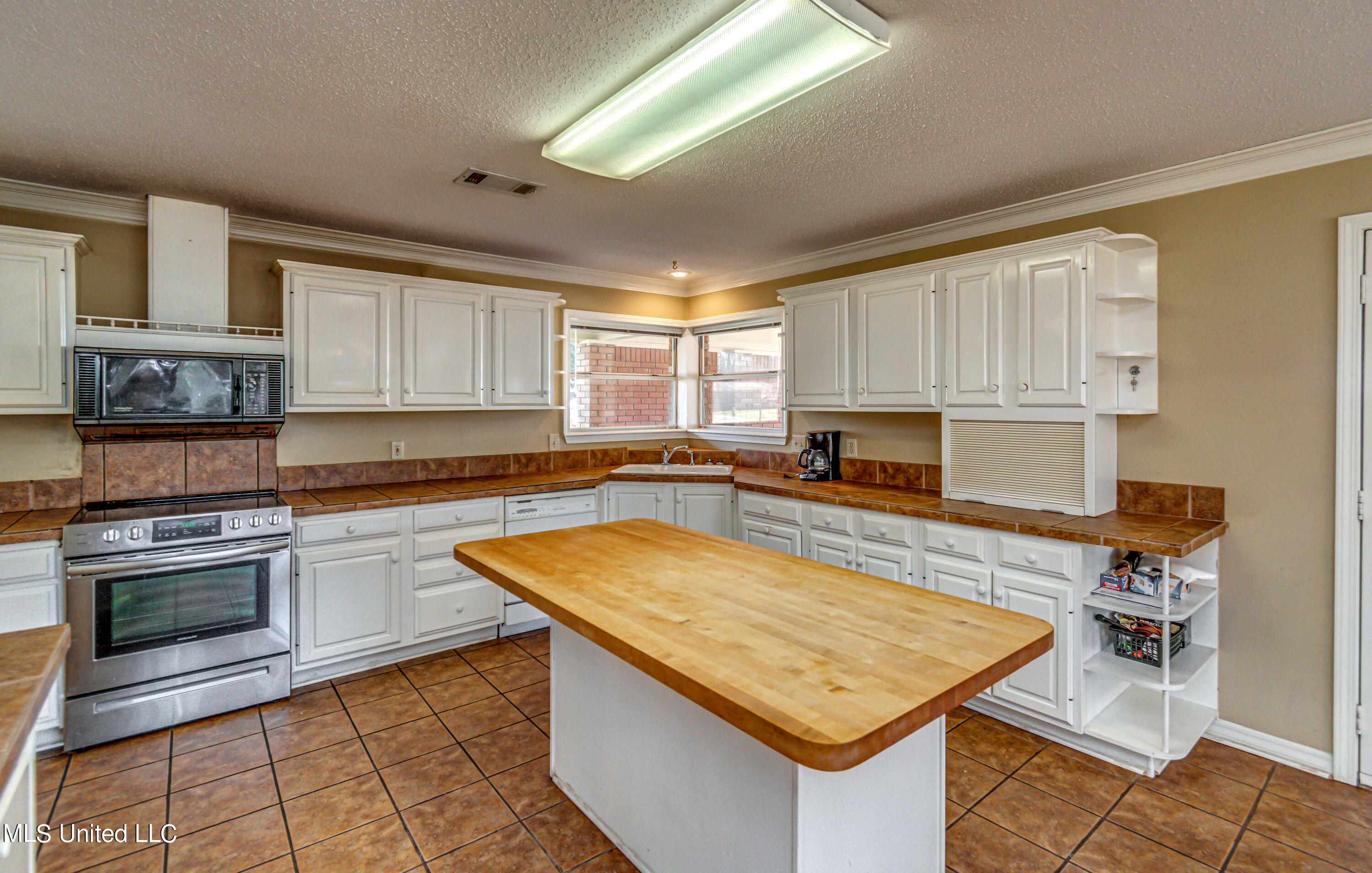 244 Mackey Drive Ridgeland, MS 39157 - Photo 8 of 52 244 Mackey Dr-11