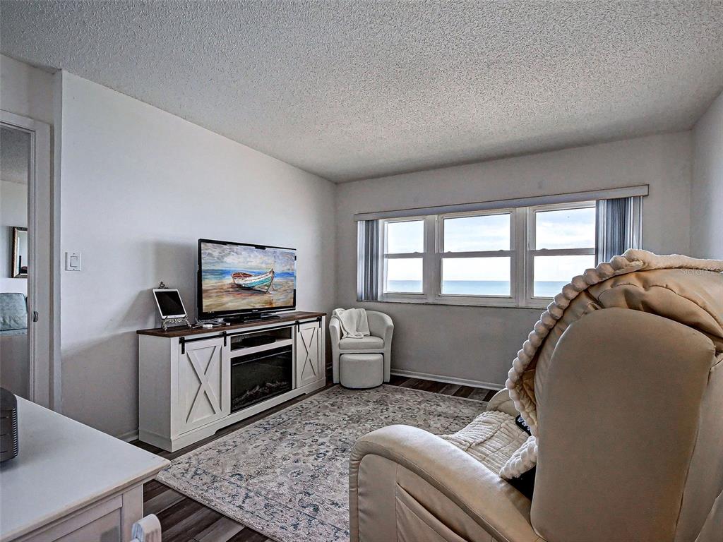 633 Alhambra Road, Unit 1006 Venice, FL 34285 - Photo 33 of 55 a living room with furniture and a window