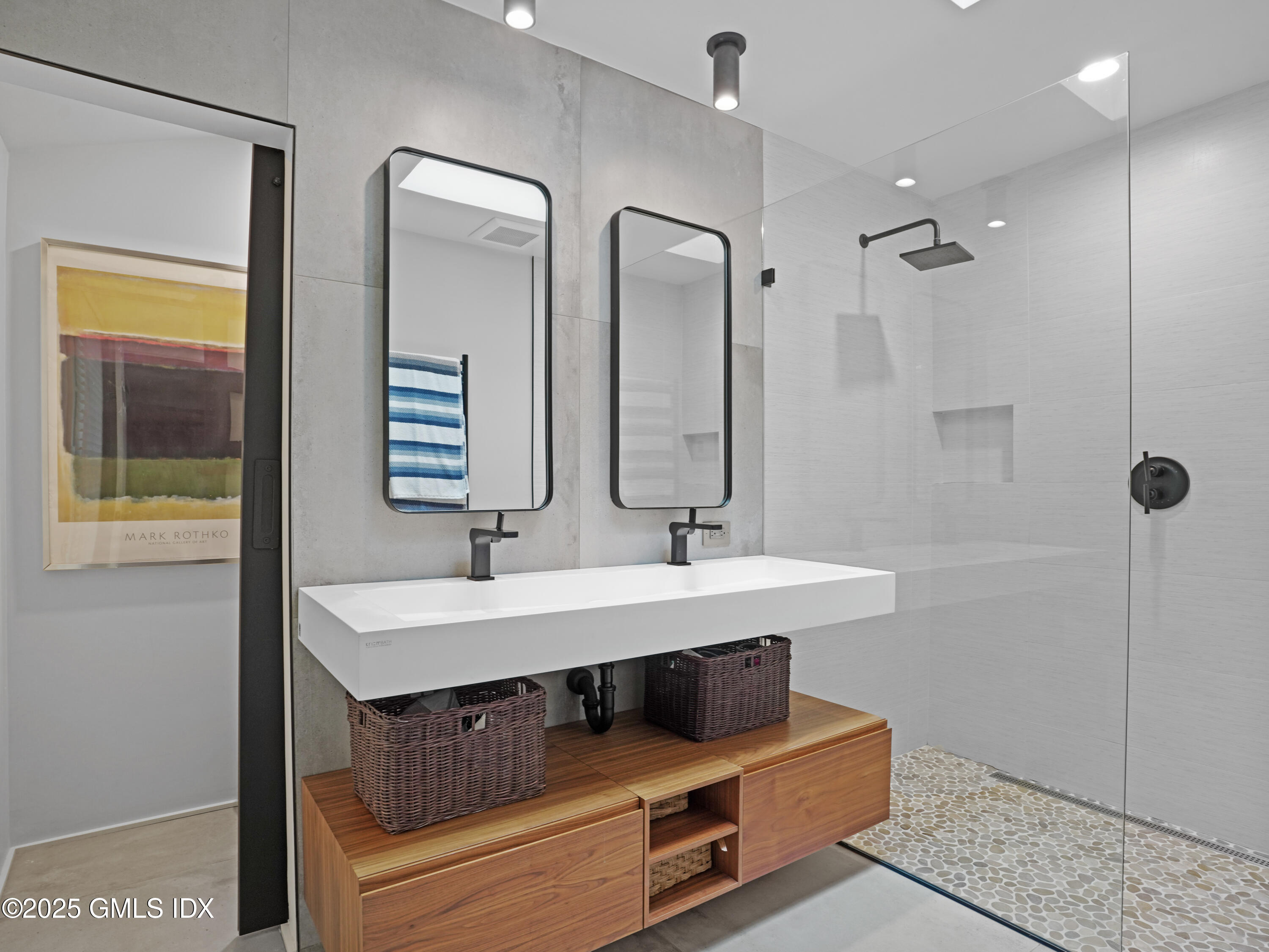 25 Jeffrey Road Greenwich, CT 06830 - Photo 18 of 35 a bathroom with 2 sink and a mirror