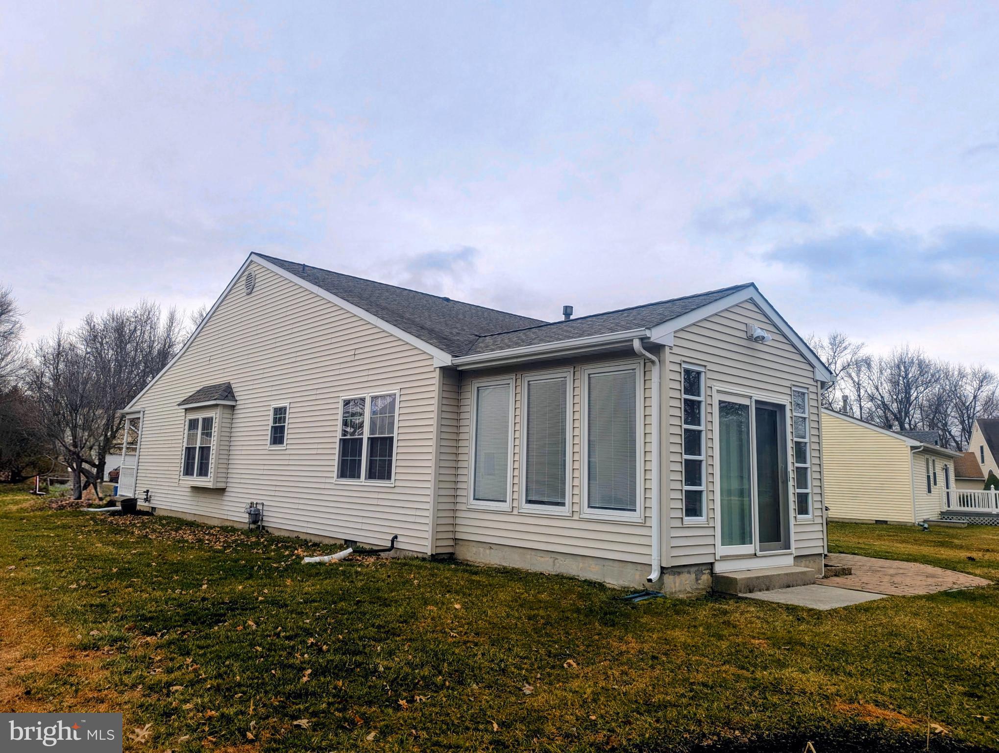 415 Country Way Mickleton, NJ 08056 - Photo 7 of 26 a view of a house with a yard