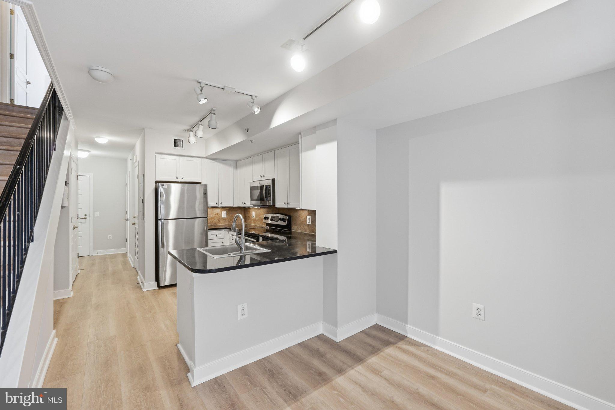 631 D Street Northwest, Unit 844 Washington, DC 20004 - Photo 4 of 23 Gallery Image 4