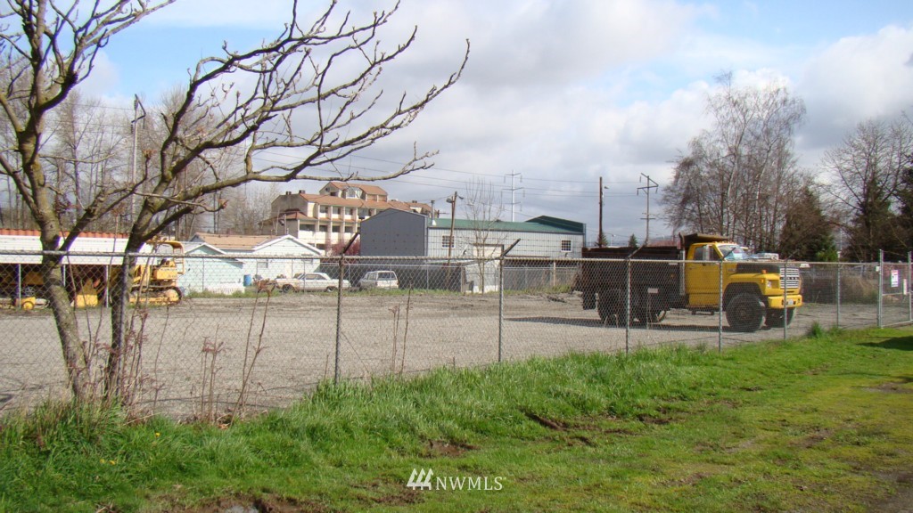 700 Southwest 13th Street Renton, WA 98057 - Photo 2 of 3